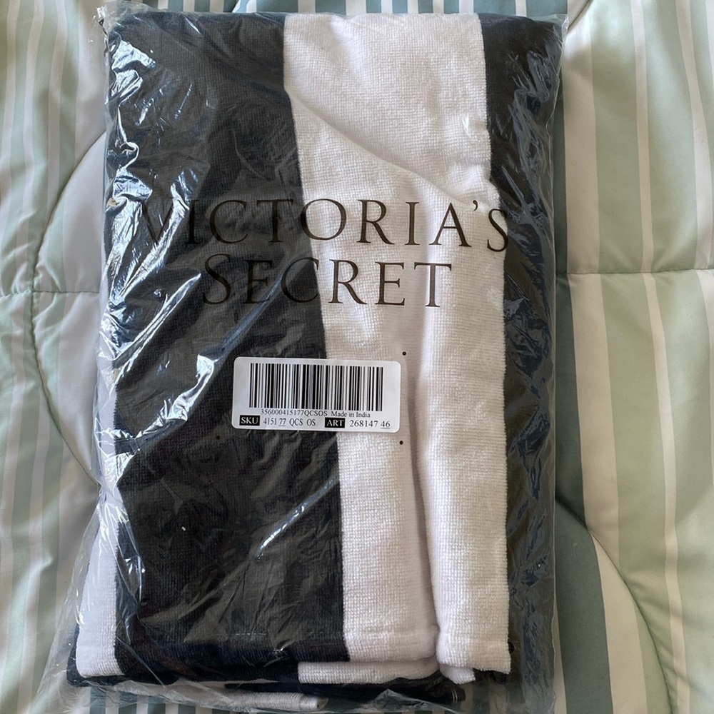 Victoria’s Secret Beach Towel - Picture 2 of 3